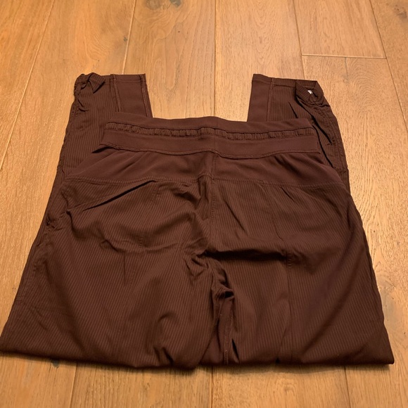 Lululemon Black Satin Dance Studio Crop size 4 - Picture 6 of 10